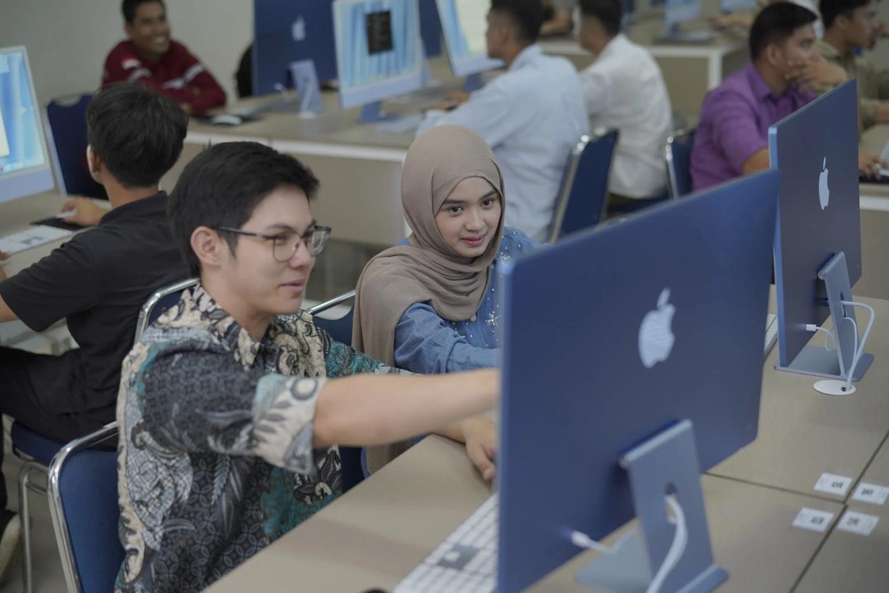 Studio Desain Antarmuka (UI/UX) dan Multimedia